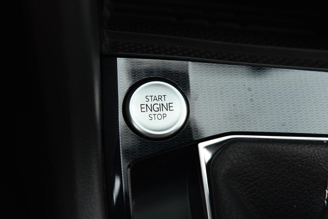 Volkswagen Taos Vehicle Image 16