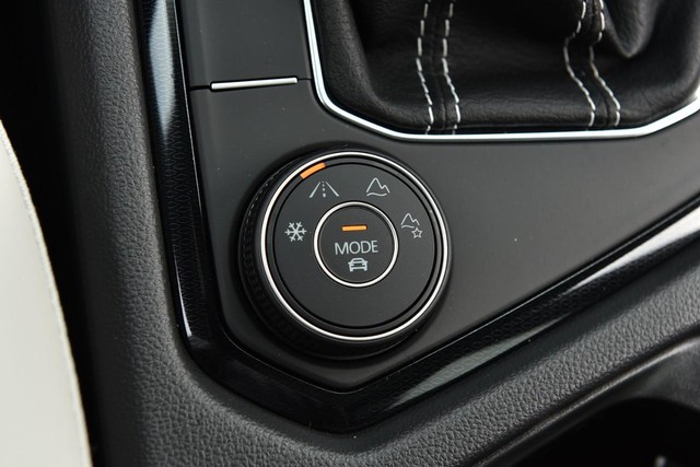 Volkswagen Taos Vehicle Image 17