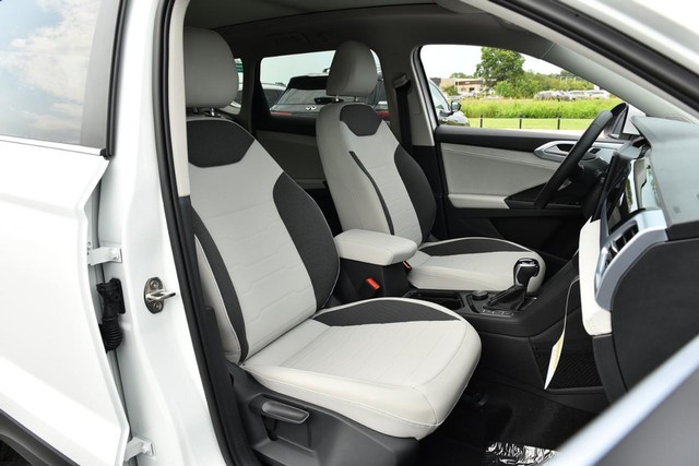 Volkswagen Taos Vehicle Image 20