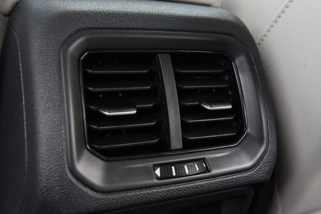 Volkswagen Taos Vehicle Image 23