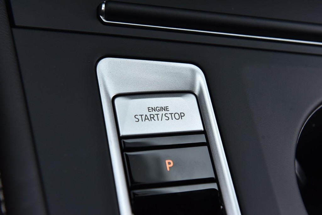 Volkswagen Atlas Cross Sport Vehicle Full-screen Gallery Image 16