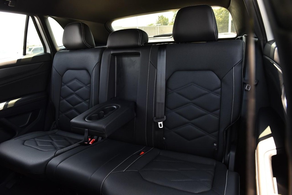 Volkswagen Atlas Cross Sport Vehicle Full-screen Gallery Image 20