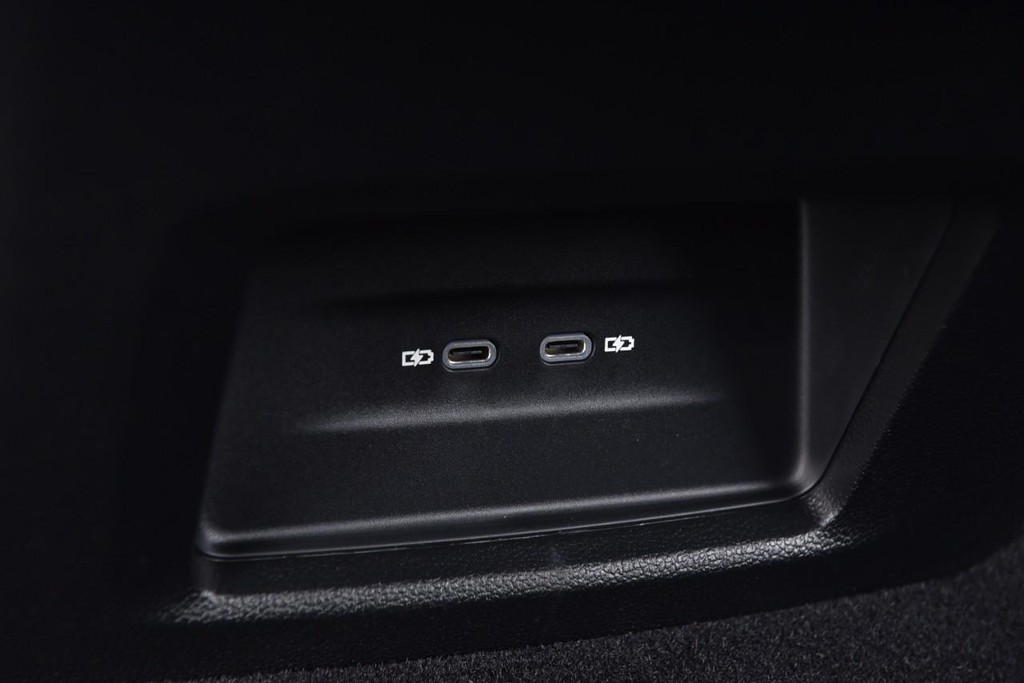 Volkswagen Atlas Cross Sport Vehicle Full-screen Gallery Image 22