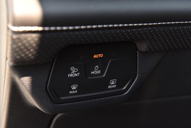 Volkswagen Atlas Cross Sport Vehicle Image 10
