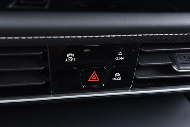 Volkswagen Atlas Cross Sport Vehicle Image 14