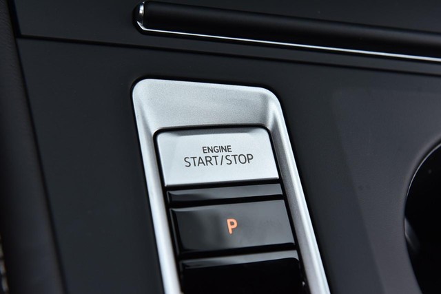 Volkswagen Atlas Cross Sport Vehicle Image 16