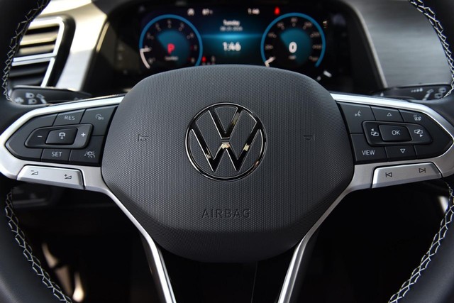 Volkswagen Atlas Cross Sport Vehicle Image 17