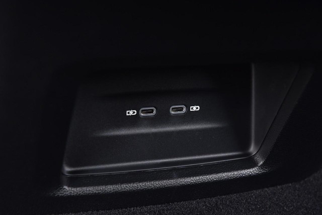 Volkswagen Atlas Cross Sport Vehicle Image 22