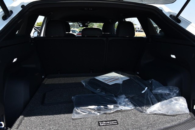Volkswagen Atlas Cross Sport Vehicle Image 23