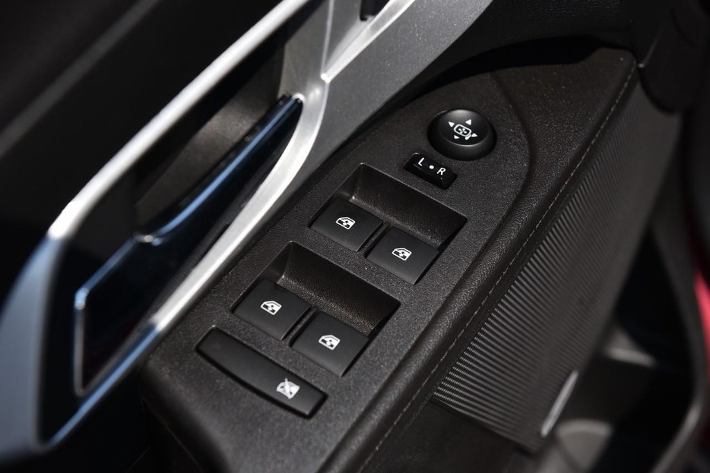 Chevrolet Equinox Vehicle Full-screen Gallery Image 08