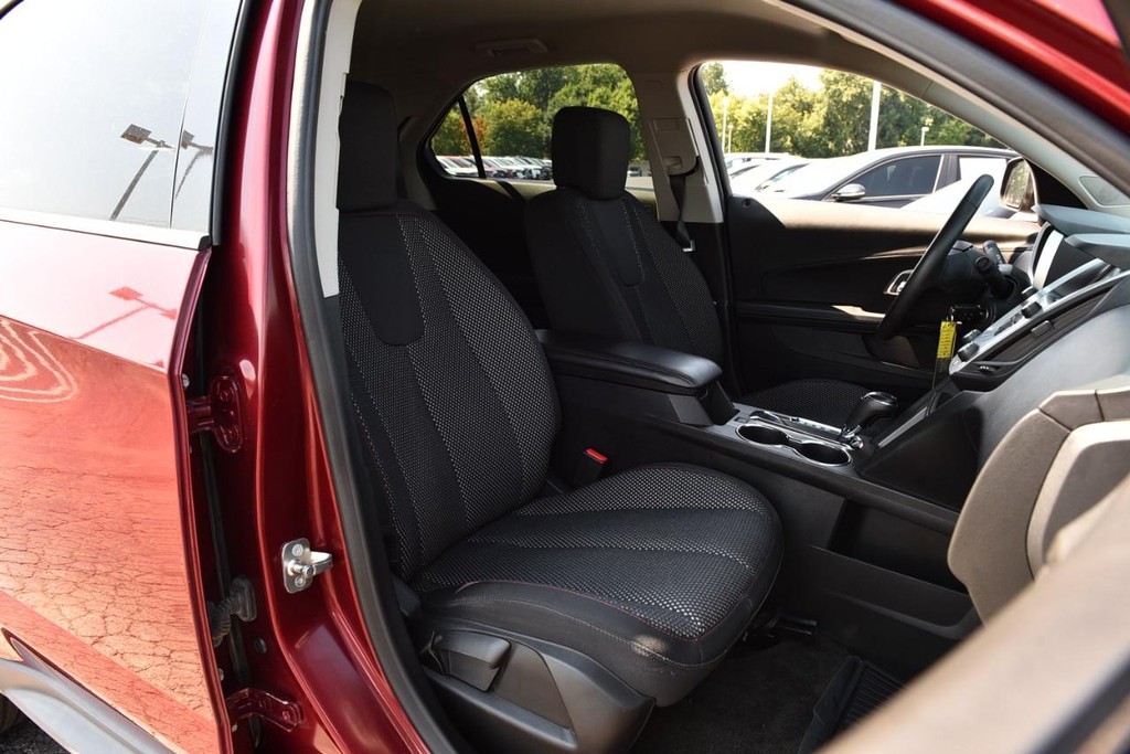 Chevrolet Equinox Vehicle Full-screen Gallery Image 17