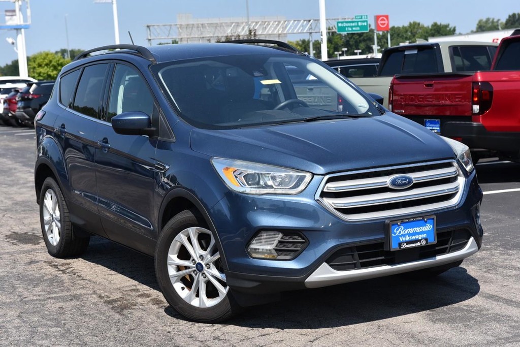 Ford Escape Vehicle Full-screen Gallery Image 02