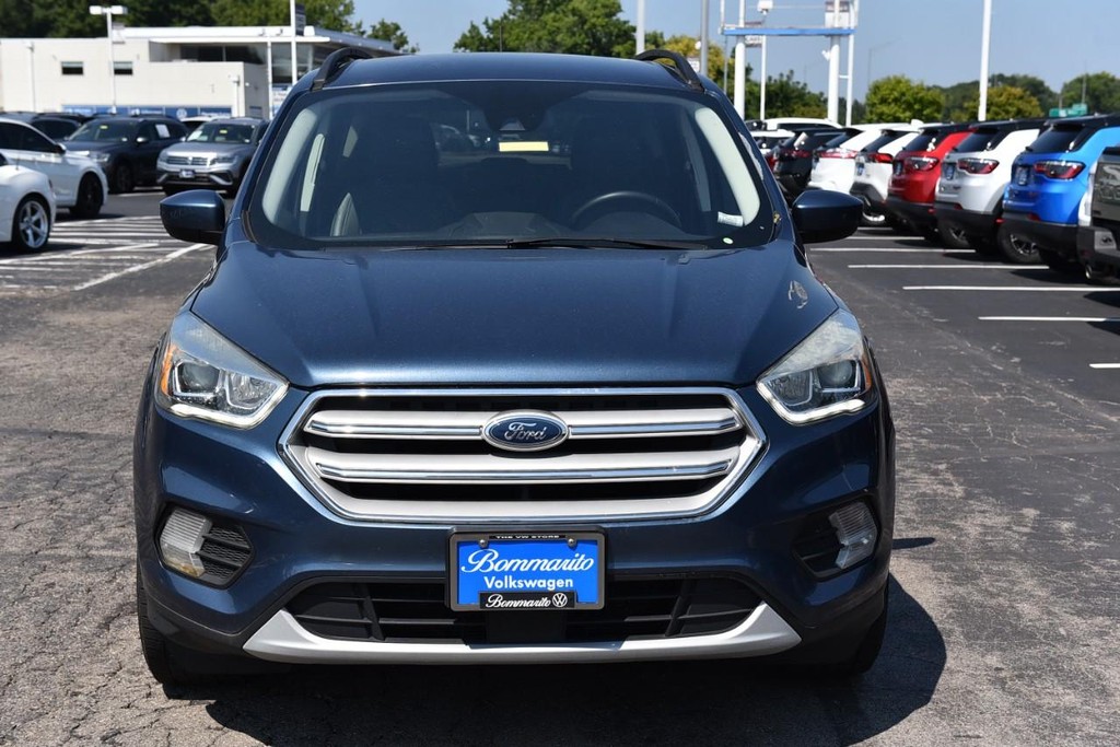Ford Escape Vehicle Full-screen Gallery Image 04