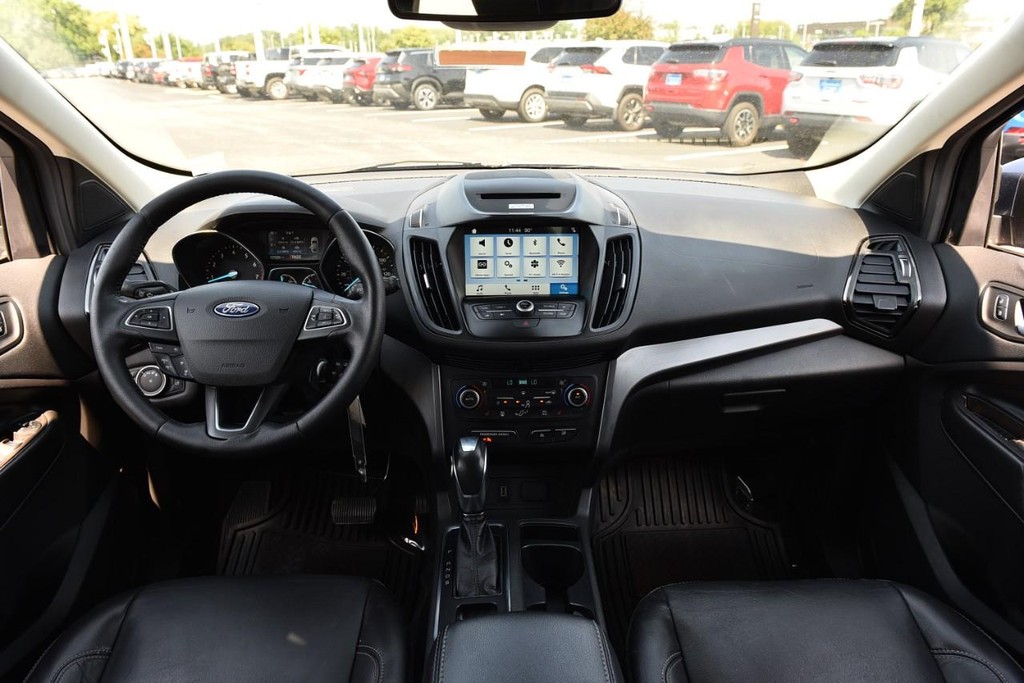 Ford Escape Vehicle Full-screen Gallery Image 07