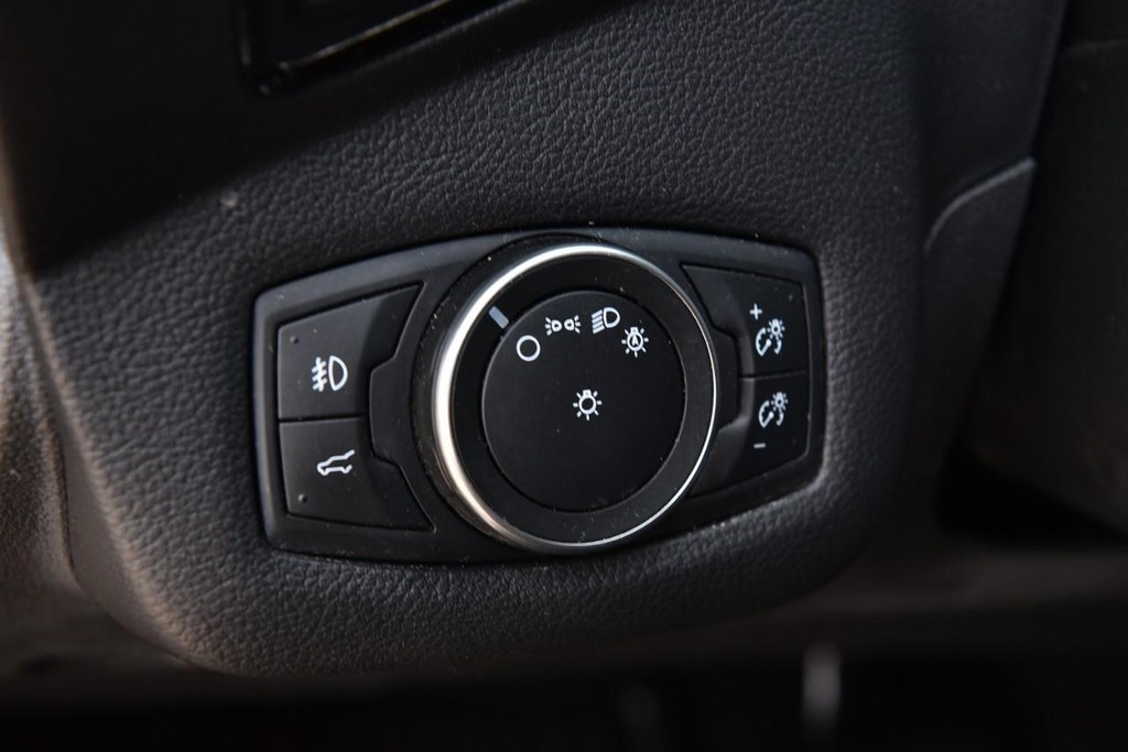 Ford Escape Vehicle Full-screen Gallery Image 10