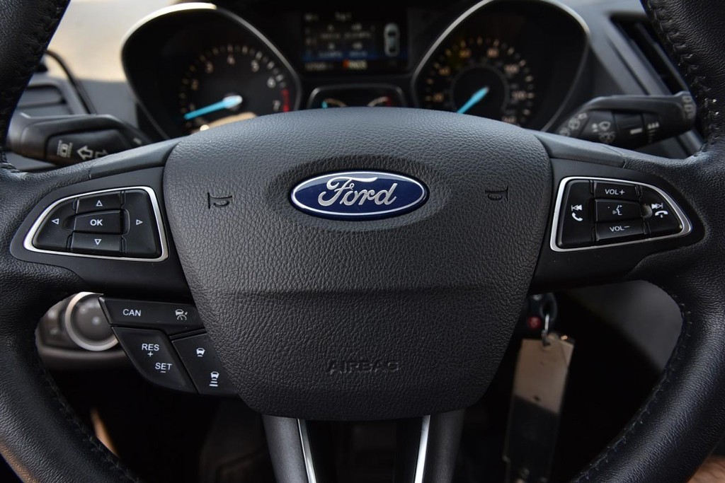 Ford Escape Vehicle Full-screen Gallery Image 18
