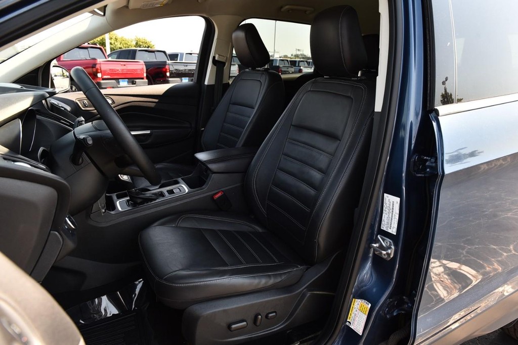 Ford Escape Vehicle Full-screen Gallery Image 19
