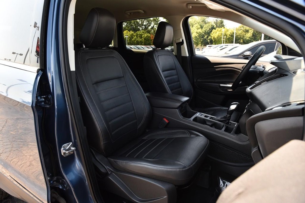 Ford Escape Vehicle Full-screen Gallery Image 20