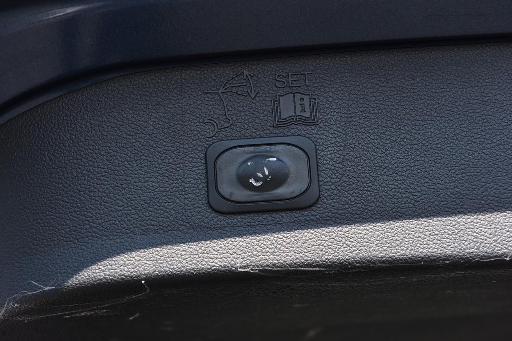 Ford Escape Vehicle Full-screen Gallery Image 24