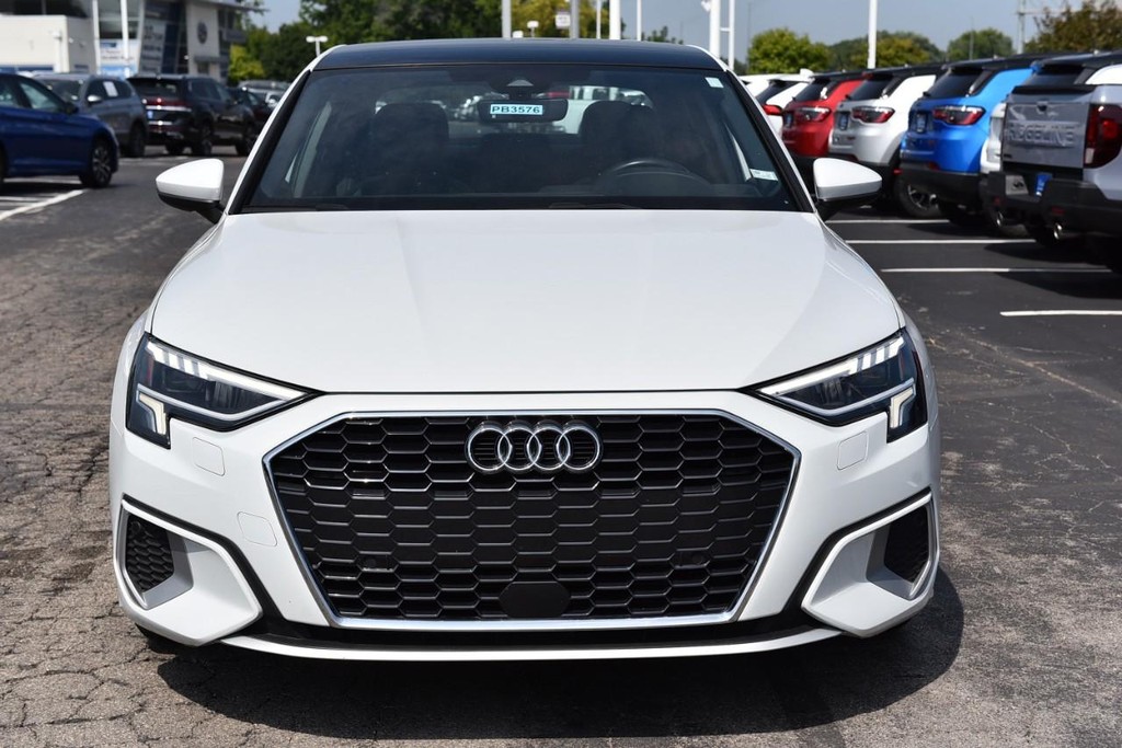 Audi A3 Vehicle Full-screen Gallery Image 04