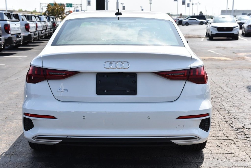 Audi A3 Vehicle Full-screen Gallery Image 06