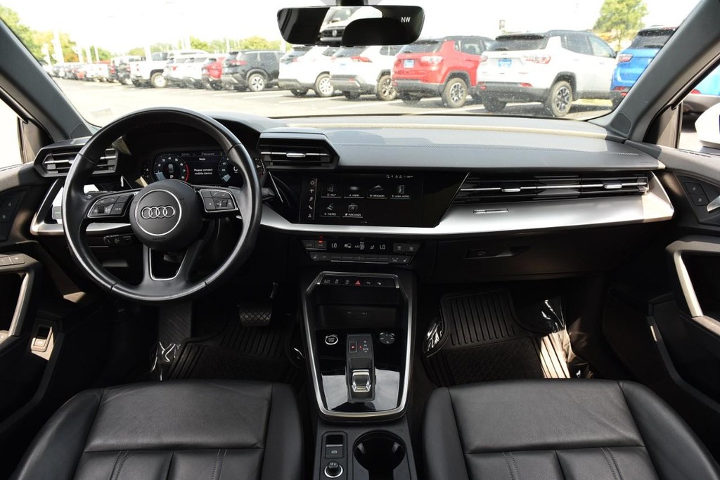 Audi A3 Vehicle Full-screen Gallery Image 07