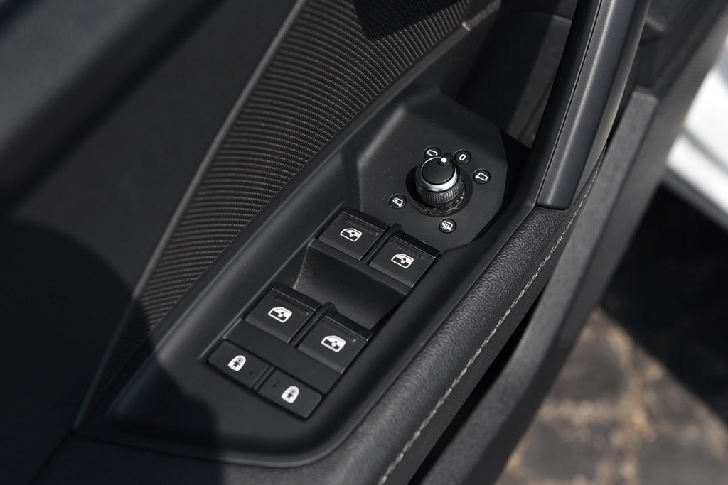 Audi A3 Vehicle Full-screen Gallery Image 08