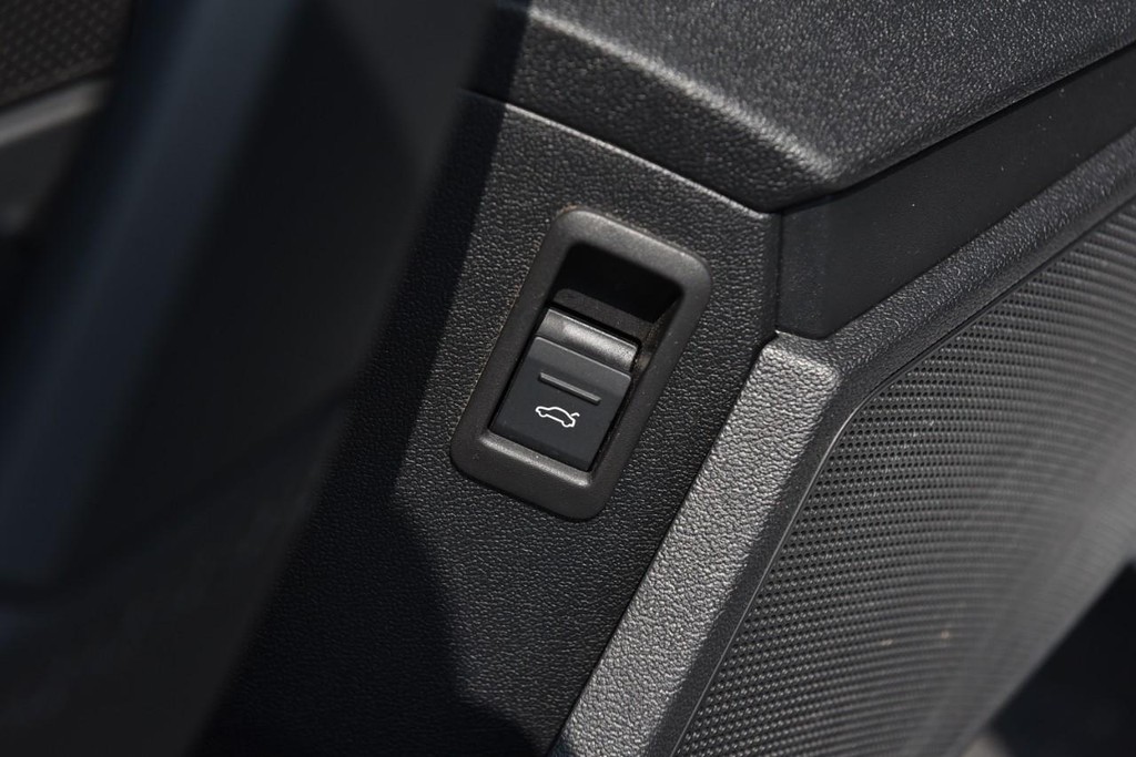 Audi A3 Vehicle Full-screen Gallery Image 09
