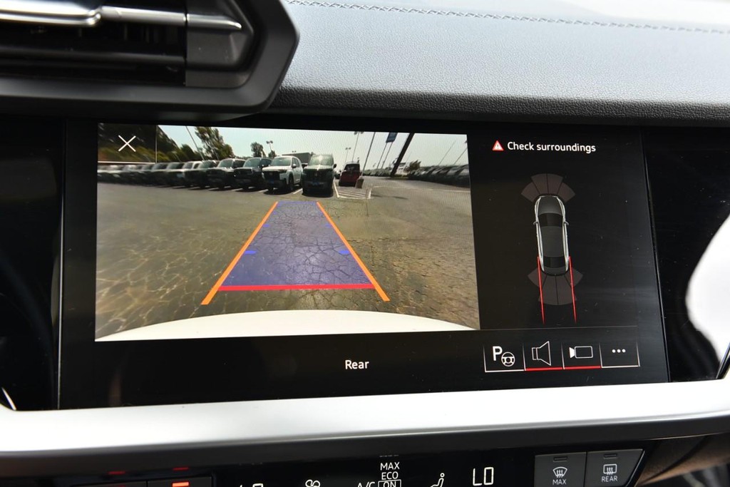 Audi A3 Vehicle Full-screen Gallery Image 14
