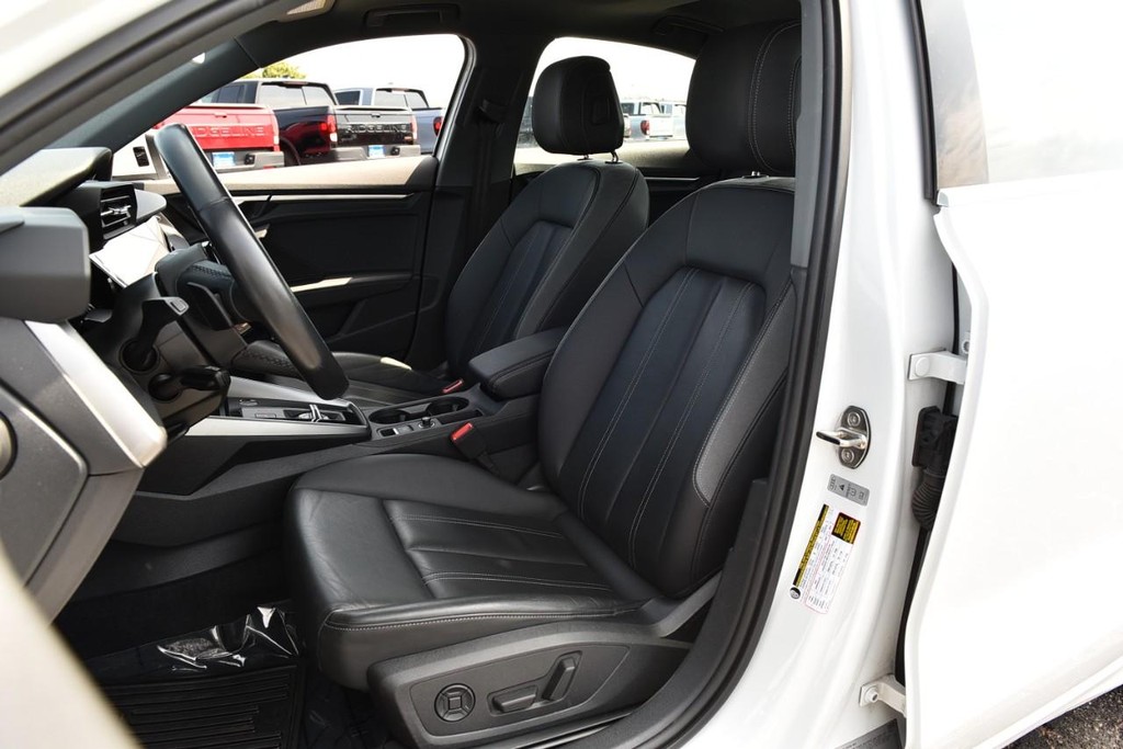 Audi A3 Vehicle Full-screen Gallery Image 21