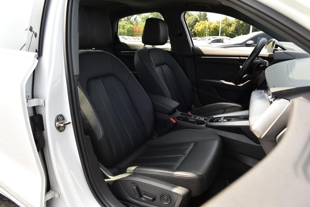 Audi A3 Vehicle Full-screen Gallery Image 22