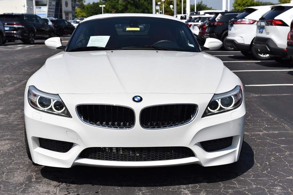 BMW Z4 Vehicle Full-screen Gallery Image 04