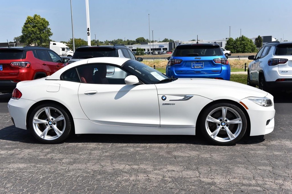 BMW Z4 Vehicle Full-screen Gallery Image 05