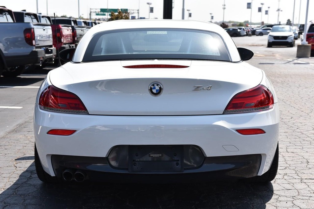 BMW Z4 Vehicle Full-screen Gallery Image 06