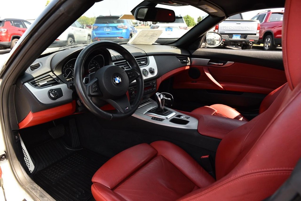 BMW Z4 Vehicle Full-screen Gallery Image 07
