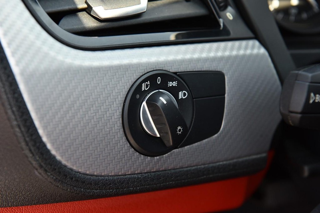 BMW Z4 Vehicle Full-screen Gallery Image 10