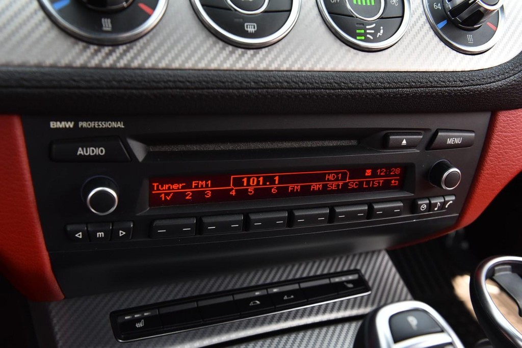 BMW Z4 Vehicle Full-screen Gallery Image 14