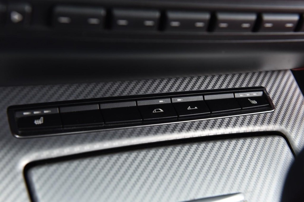 BMW Z4 Vehicle Full-screen Gallery Image 15
