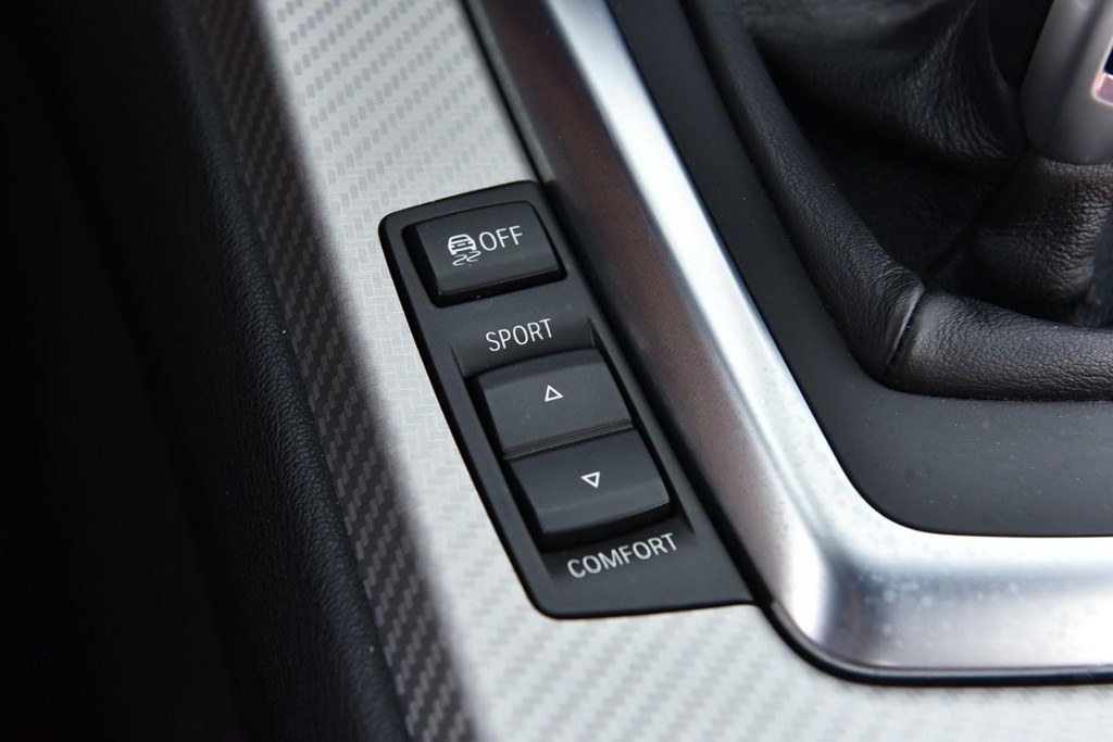 BMW Z4 Vehicle Full-screen Gallery Image 16