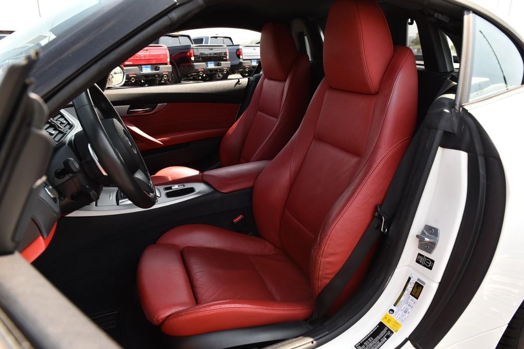 BMW Z4 Vehicle Full-screen Gallery Image 18