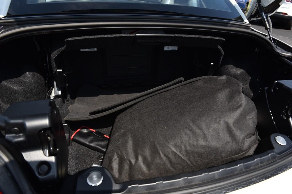 BMW Z4 Vehicle Full-screen Gallery Image 20