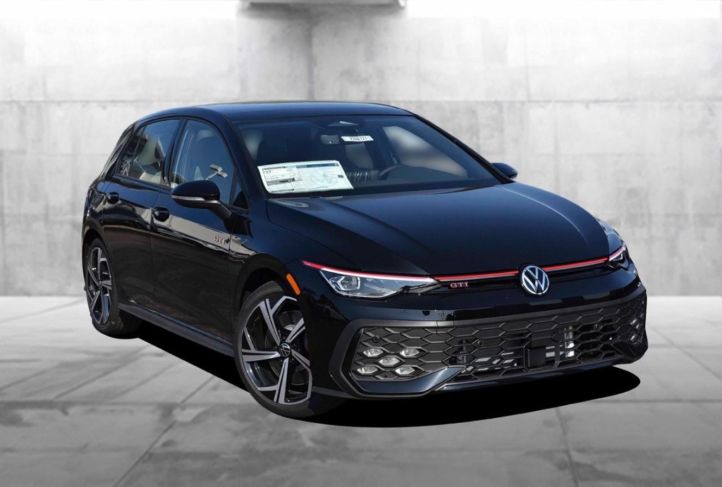 Volkswagen Golf GTI Vehicle Full-screen Gallery Image 2