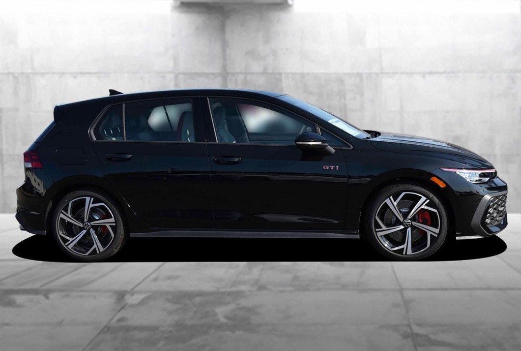 Volkswagen Golf GTI Vehicle Full-screen Gallery Image 5