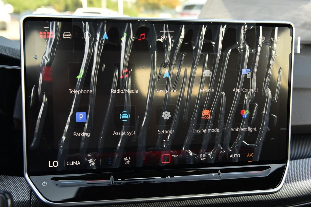 Volkswagen Golf GTI Vehicle Full-screen Gallery Image 14