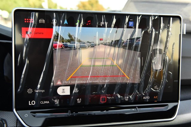 Volkswagen Golf GTI Vehicle Image 12
