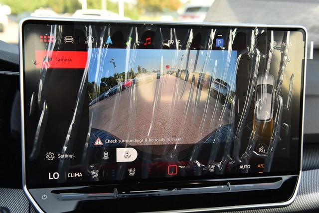 Volkswagen Golf GTI Vehicle Image 13