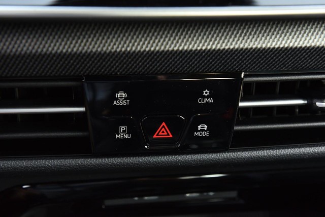 Volkswagen Golf GTI Vehicle Image 15