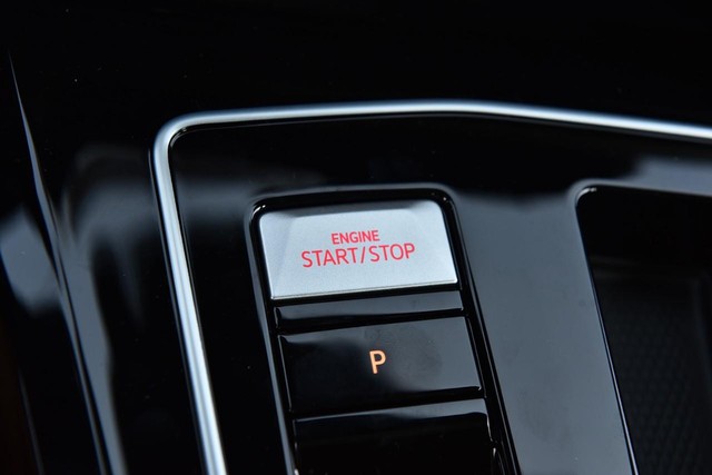 Volkswagen Golf GTI Vehicle Image 17