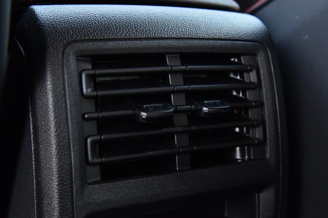 Volkswagen Golf GTI Vehicle Image 23