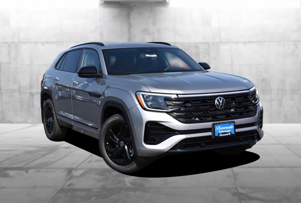 Volkswagen Atlas Cross Sport Vehicle Full-screen Gallery Image 2